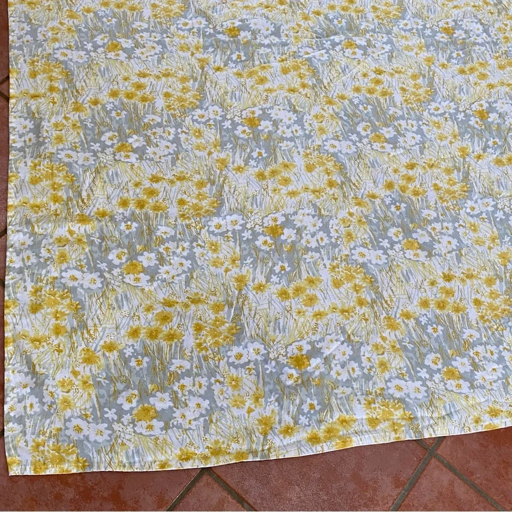Vera Cornflower Cloth Tablecloth 30 X 78 Yellow White Gray Floral Cotton Blend